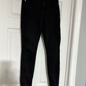 Black Skinny Jeans with High-Waisted Fit size 25.